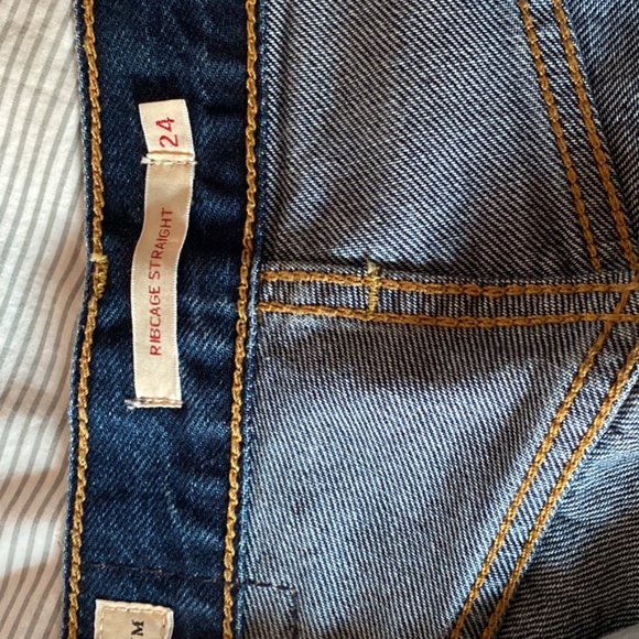 Ribcage Levi’s Jeans - Picture 2 of 3